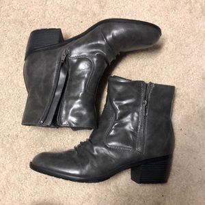 Grey woman boots
